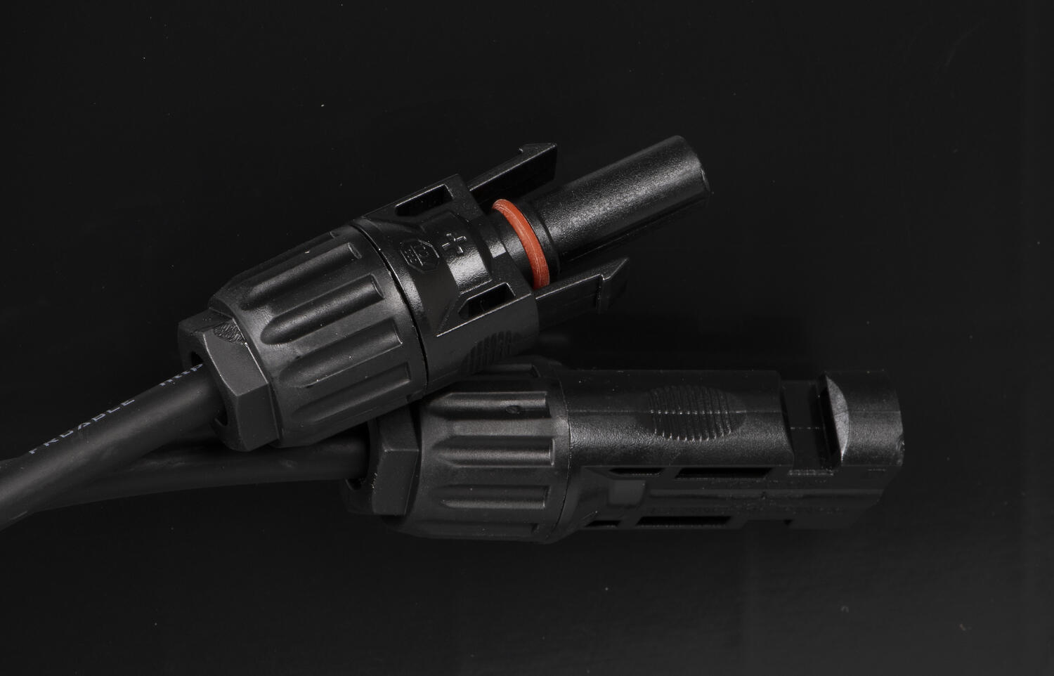 nordmax_solar_panel_mc4_contacts